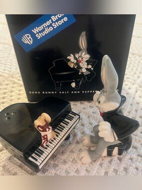 New Warner Bros. Bugs Bunny Piano Salt and Pepper Shakers - Black Rare 1999